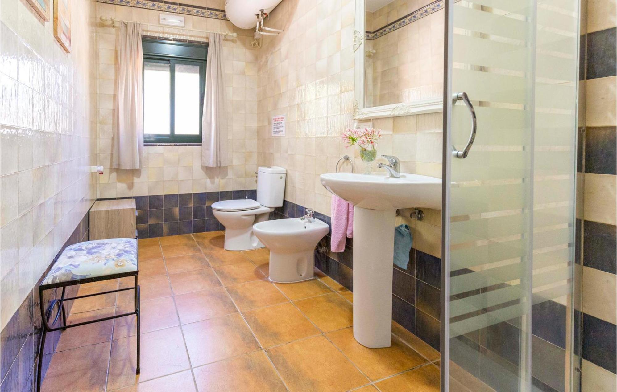 Stunning Home In Ubrique With Kitchen エクステリア 写真