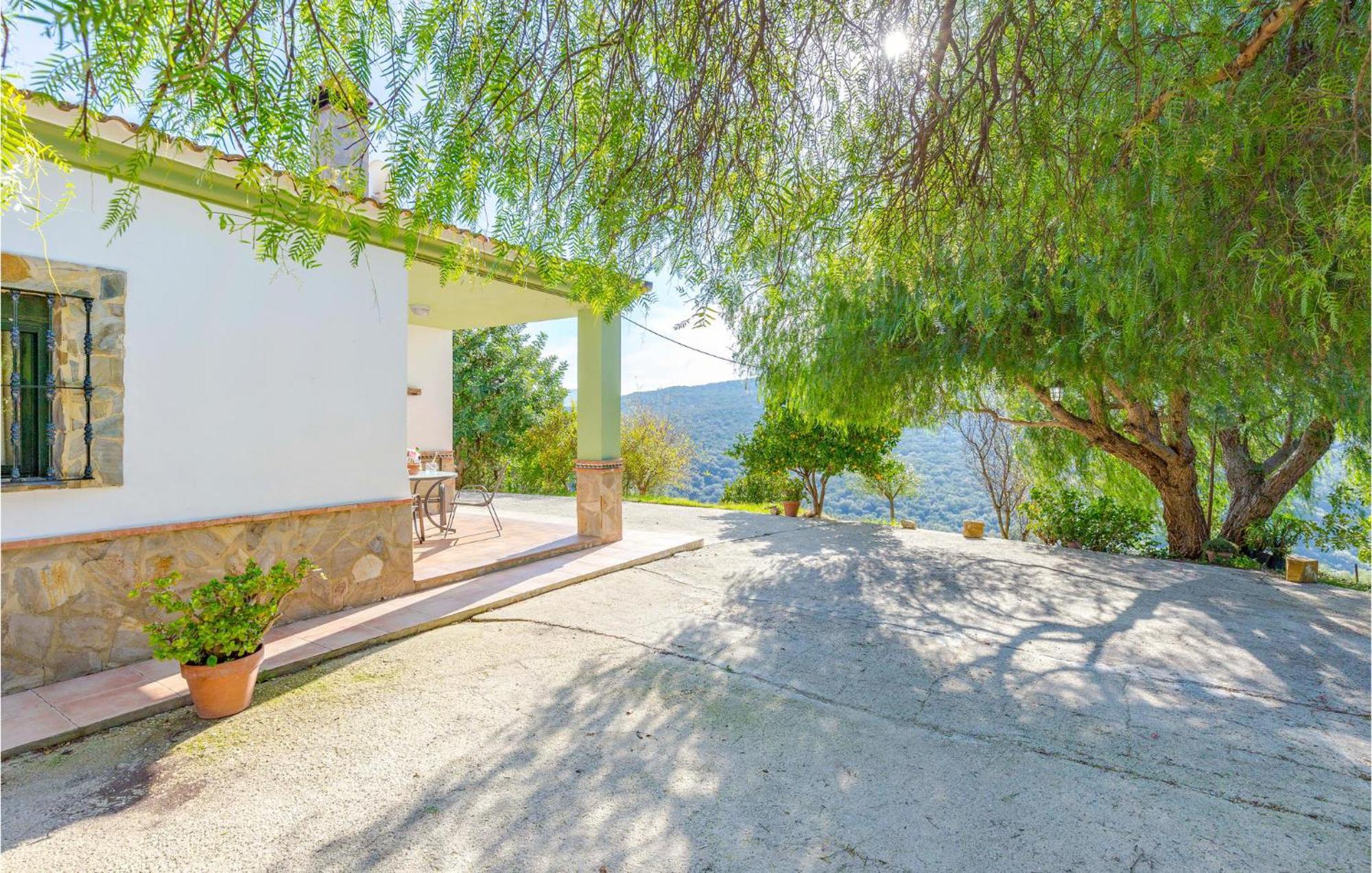 Stunning Home In Ubrique With Kitchen エクステリア 写真
